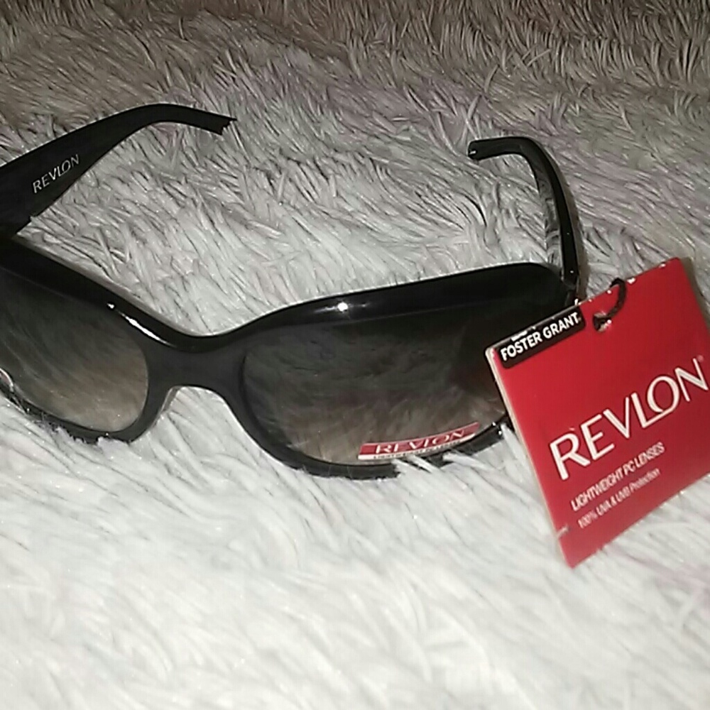 Foster Grant / Revlon Light Weight Sunglasses
